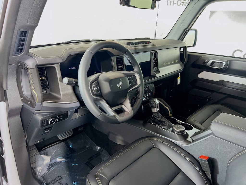New 2025 Ford Bronco Badlands image 3
