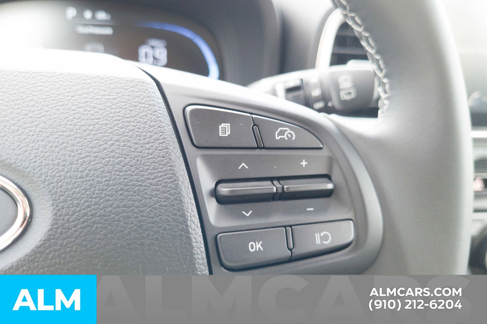 Used 2025 Hyundai Venue SEL image 27