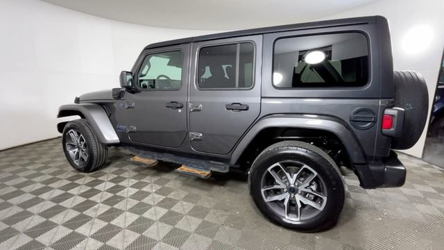 Used 2024 Jeep Wrangler Unlimited w/ Convenience Group AWD/4WD image 8