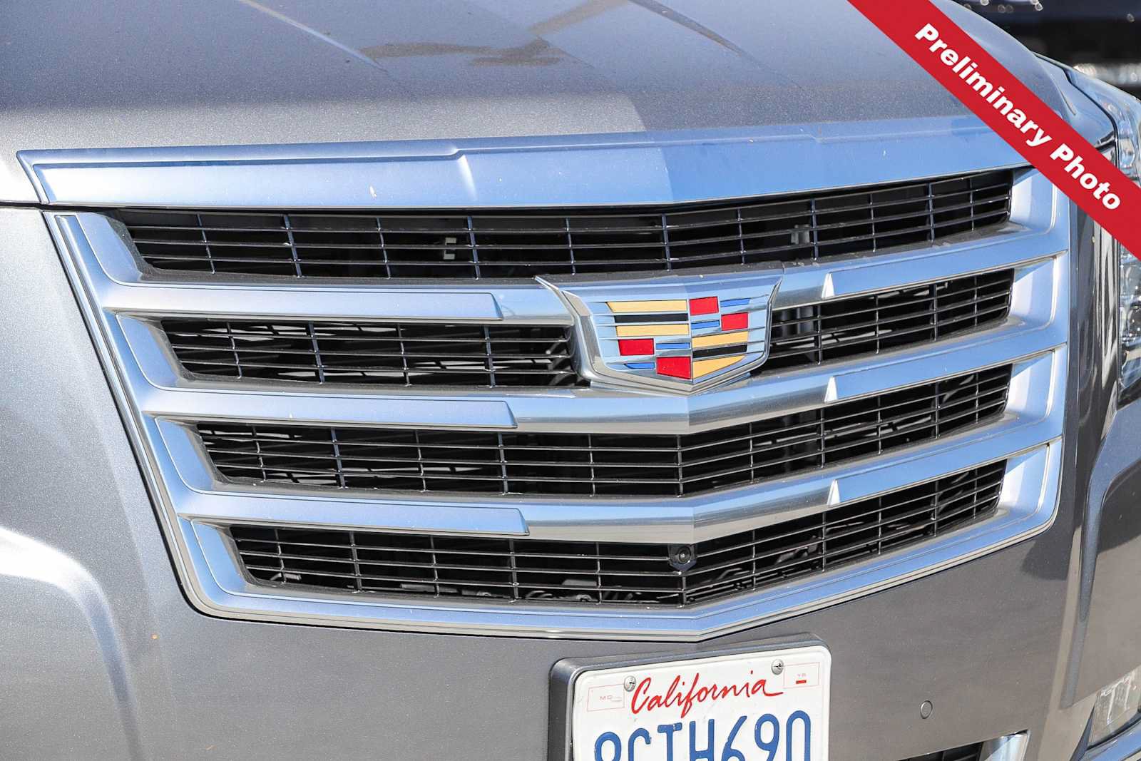 Used 2018 Cadillac Escalade Luxury RWD image 5
