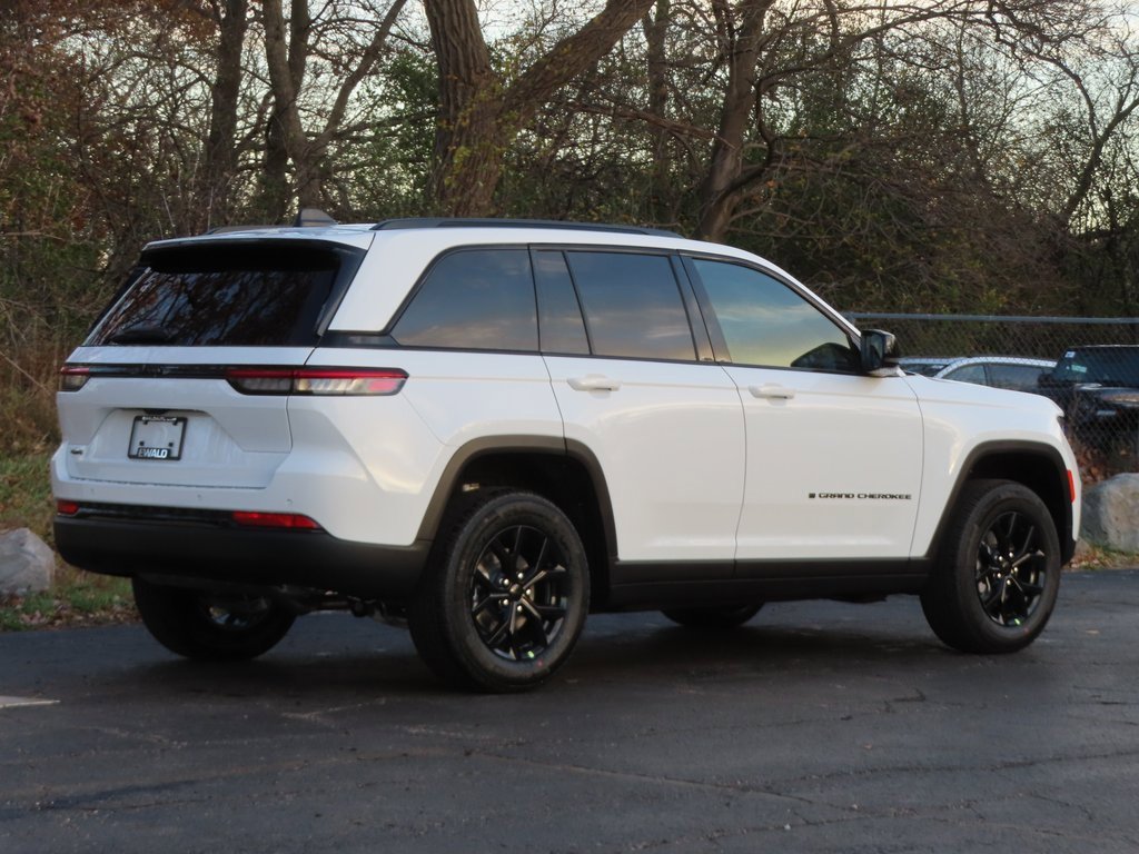 New 2025 Jeep Grand Cherokee Limited w/ Luxury Tech Group II image 3