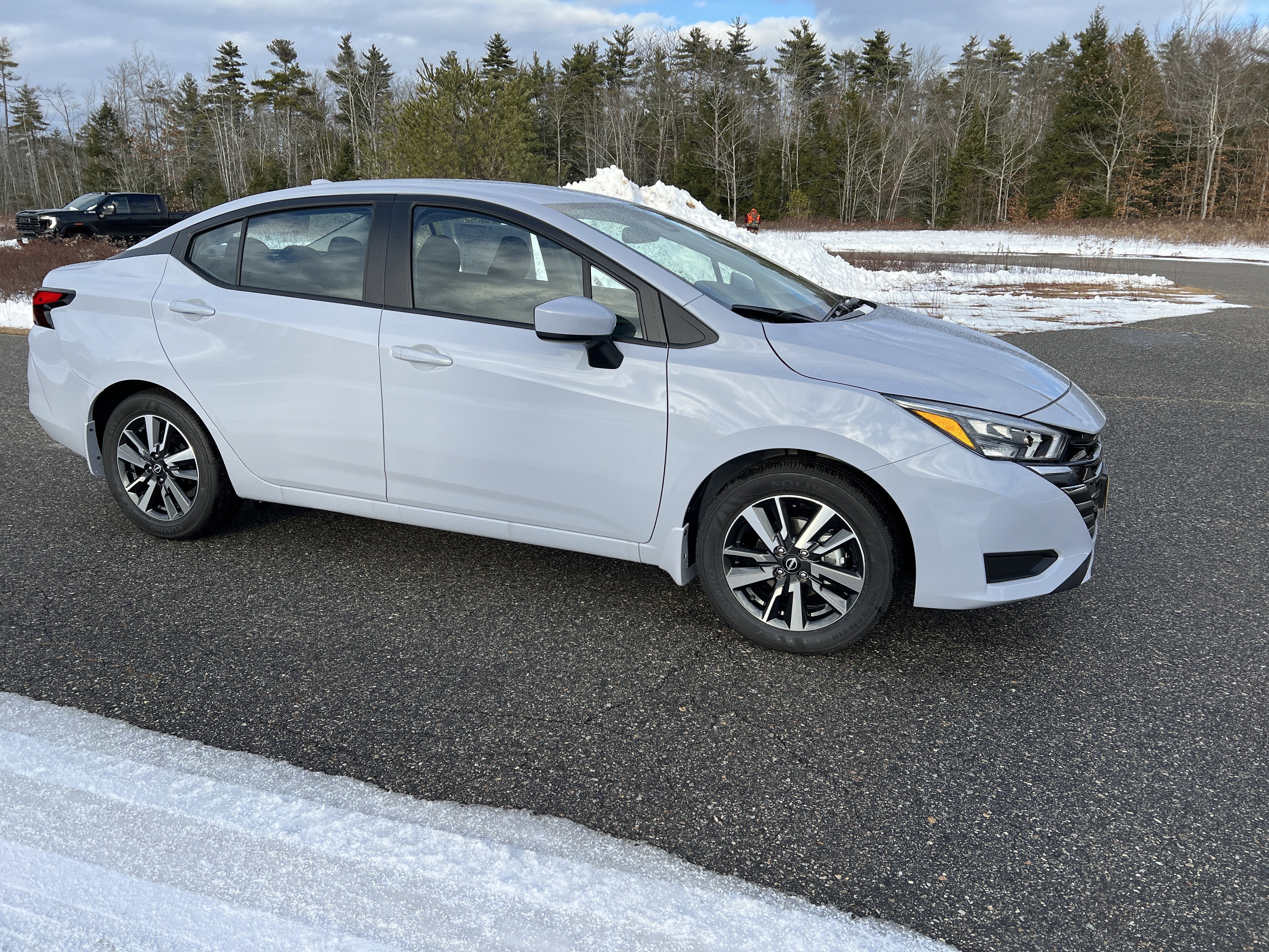 New 2025 Nissan Versa SV w/ Trunk Package FWD image 9