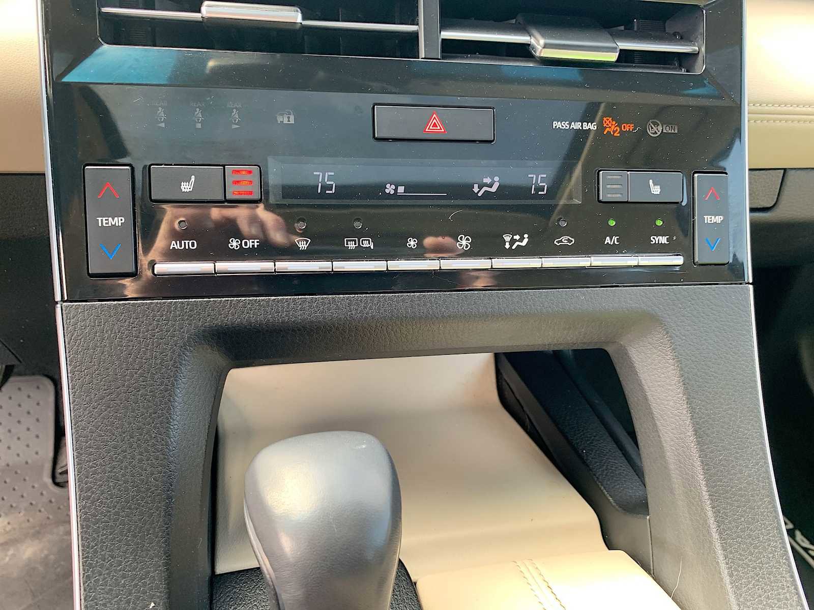 Used 2021 Toyota Avalon XLE w/ Moonroof Package image 17