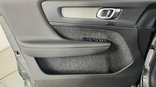New 2026 Volvo XC40 B5 Core AWD/4WD image 9