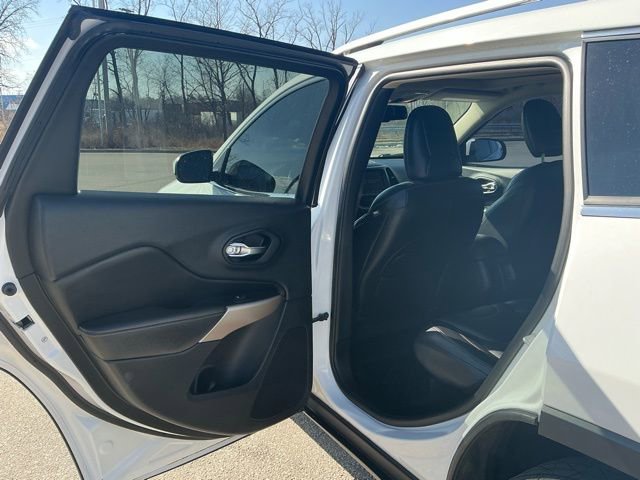 Used 2018 Jeep Cherokee Limited image 14