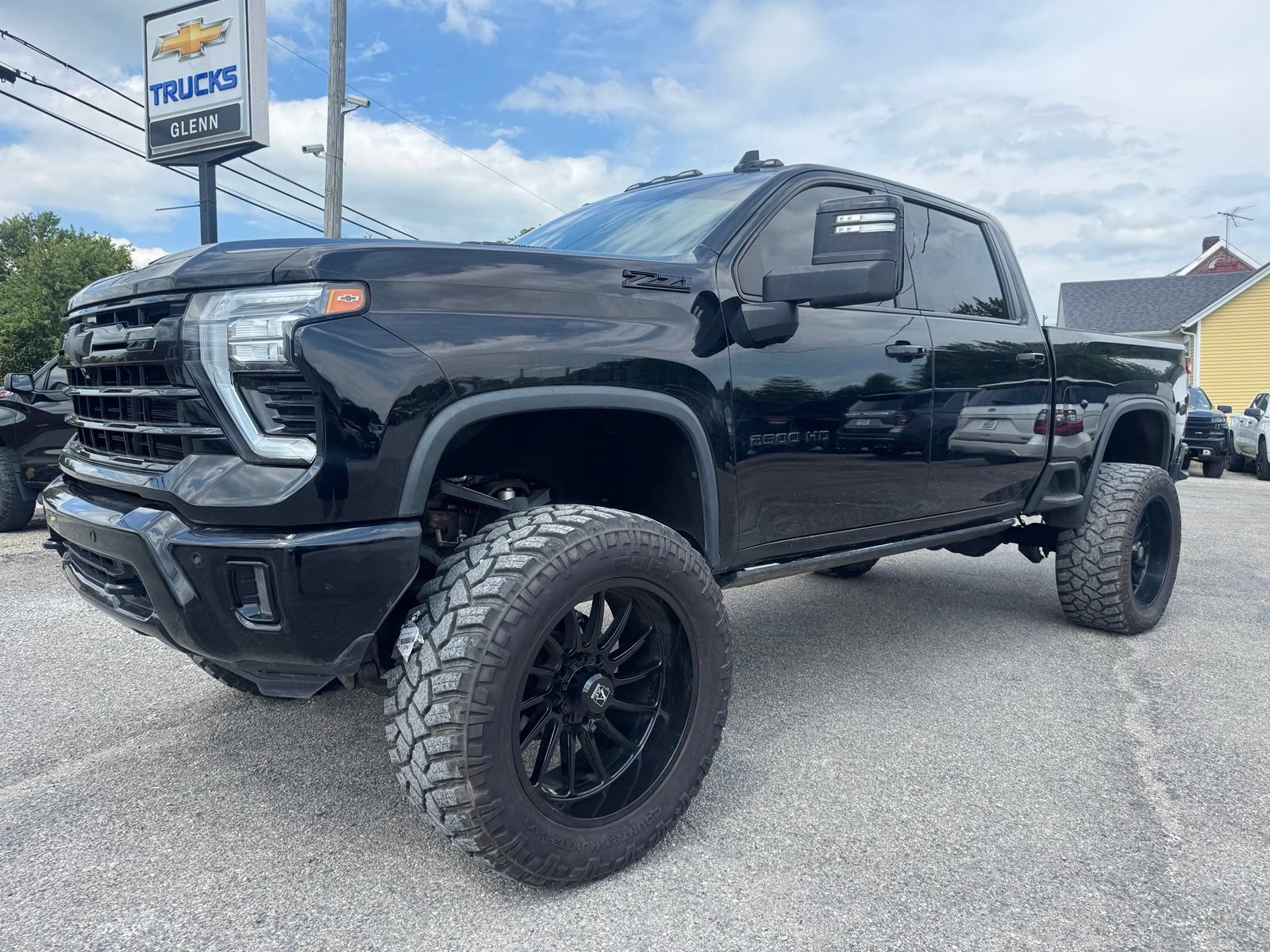 Used 2024 Chevrolet Silverado 2500 LTZ w/ LTZ Plus Package AWD/4WD image 2