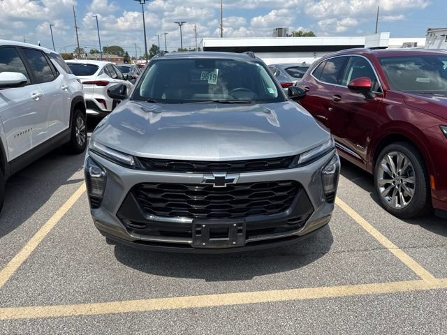 Used 2024 Chevrolet Trax ACTIV w/ Sunroof Package FWD image 3