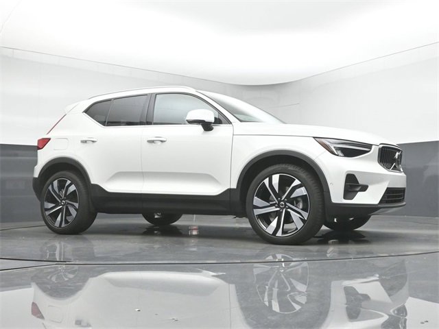 Used 2024 Volvo XC40 B5 Plus w/ Protection Package Premier image 34