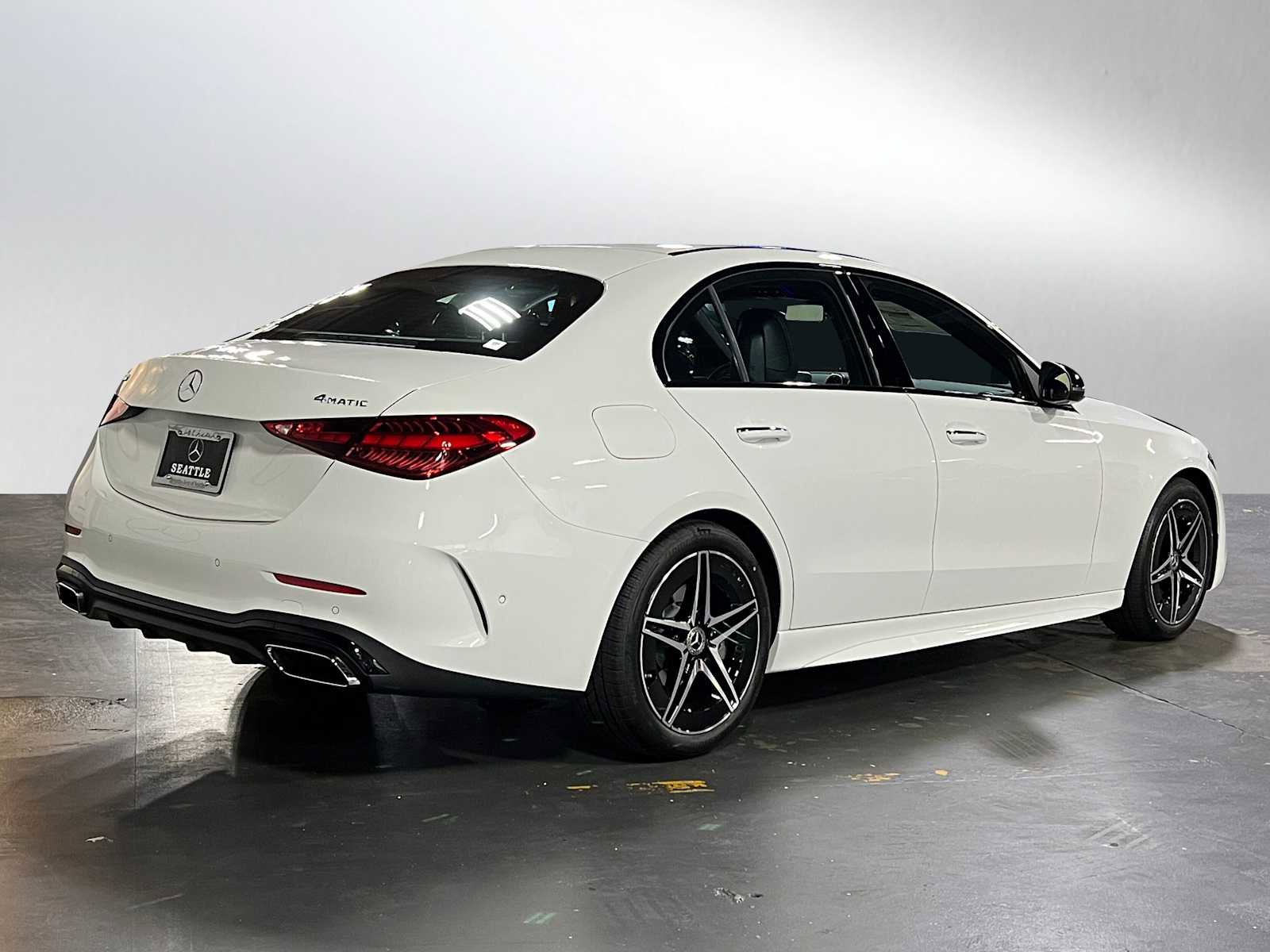 Used 2025 Mercedes-Benz C 300 4MATIC Sedan image 3