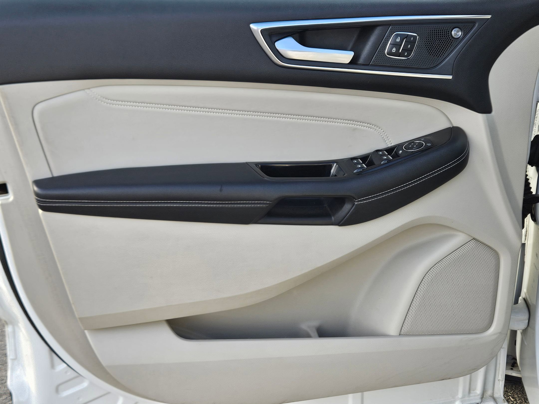 Used 2020 Ford Edge Titanium image 17