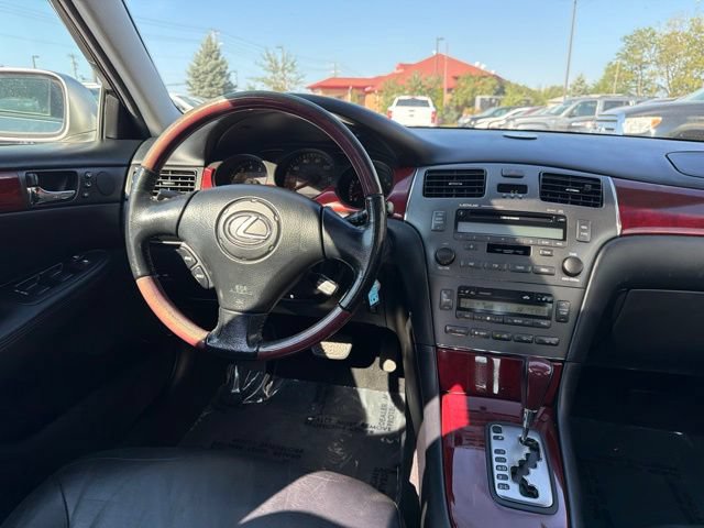 Used 2002 Lexus ES 330 w/ Premium Pkg FWD image 8