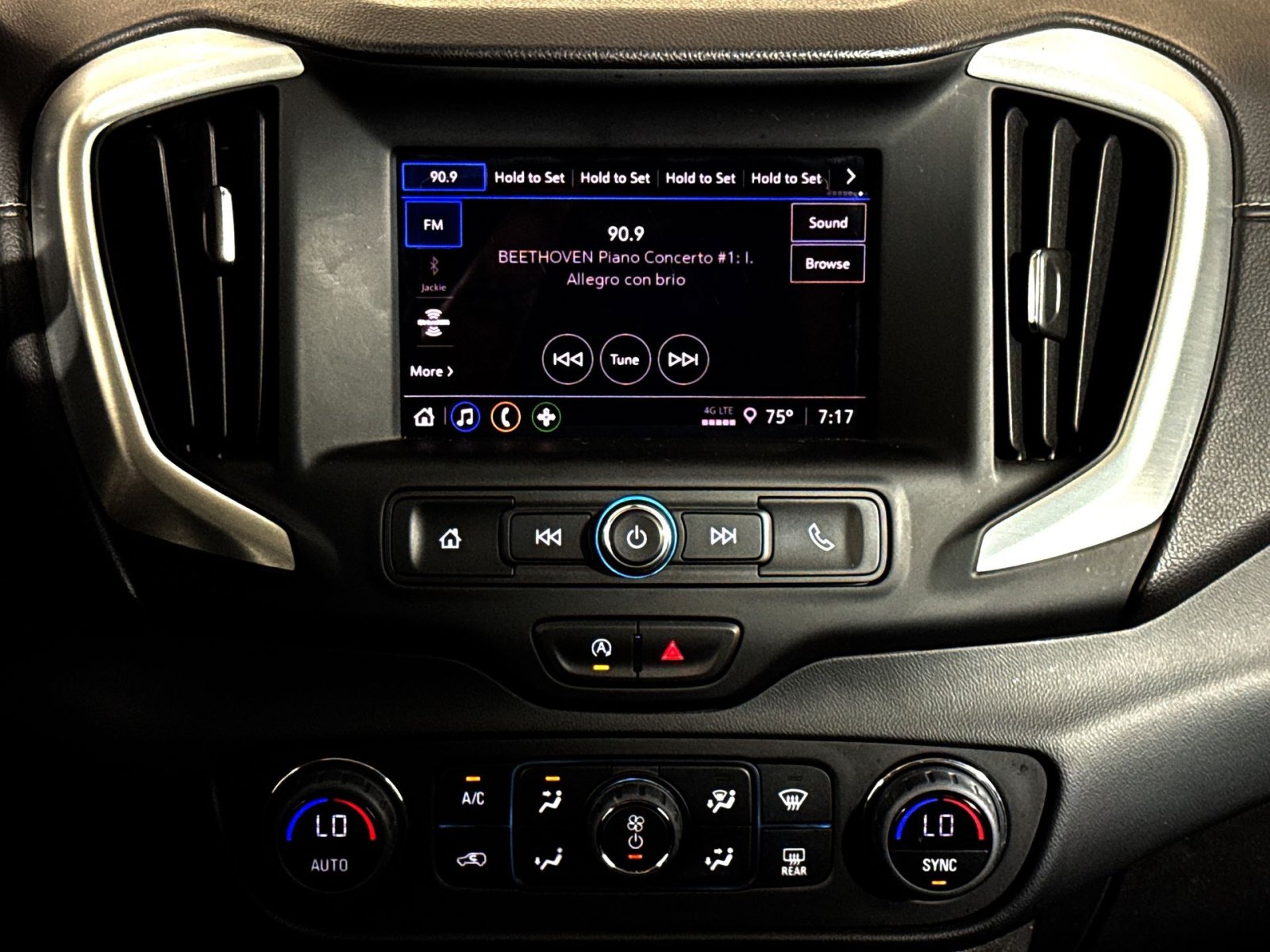 Used 2023 GMC Terrain SLE w/ Driver Convenience Package AWD/4WD image 18