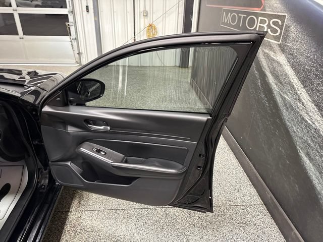 Used 2024 Nissan Altima 2.5 SV FWD image 25