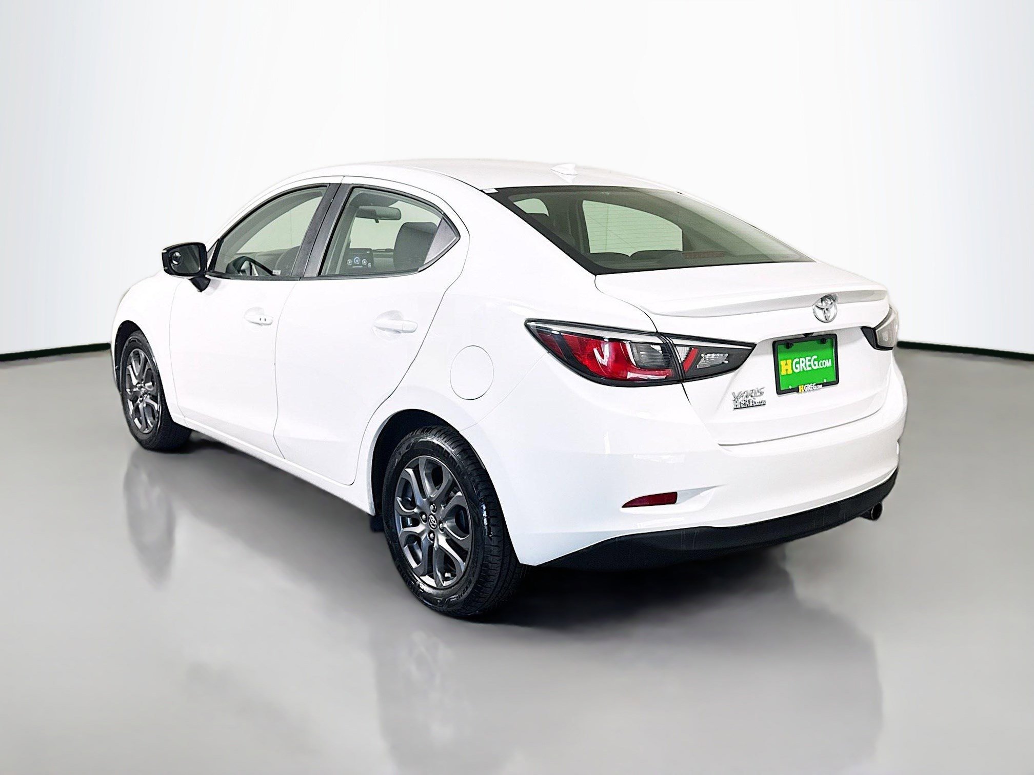 Used 2019 Toyota Yaris LE image 7