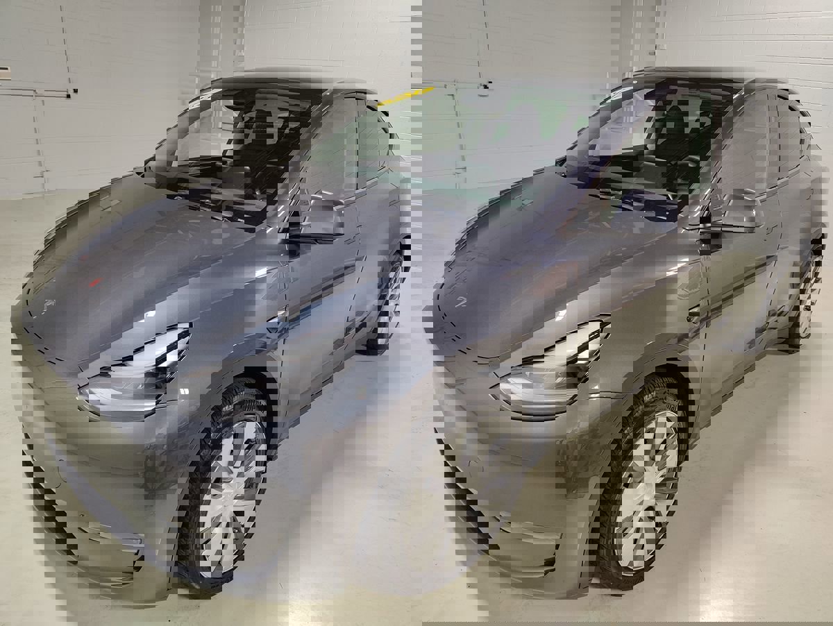 Used 2023 Tesla Model Y Long Range image 17