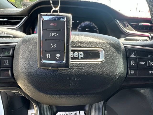Used 2025 Jeep Grand Cherokee Altitude AWD/4WD image 36