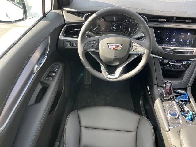 New 2025 Cadillac XT6 Luxury image 32