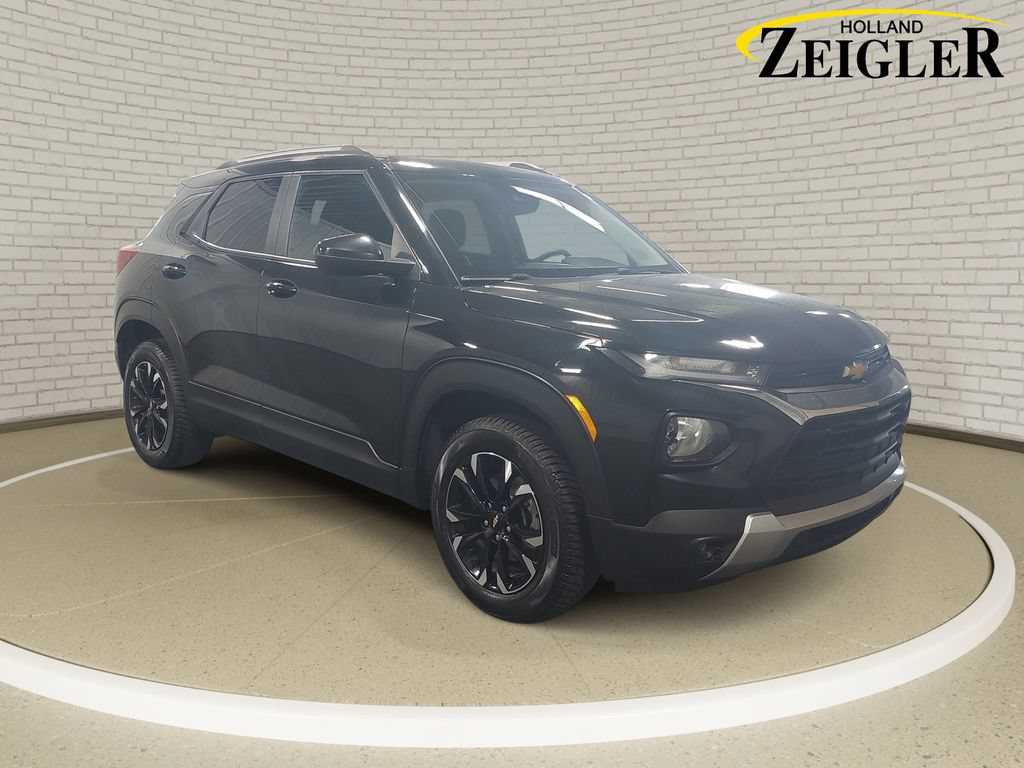 Used 2023 Chevrolet TrailBlazer LT w/ Convenience Package AWD/4WD image 3