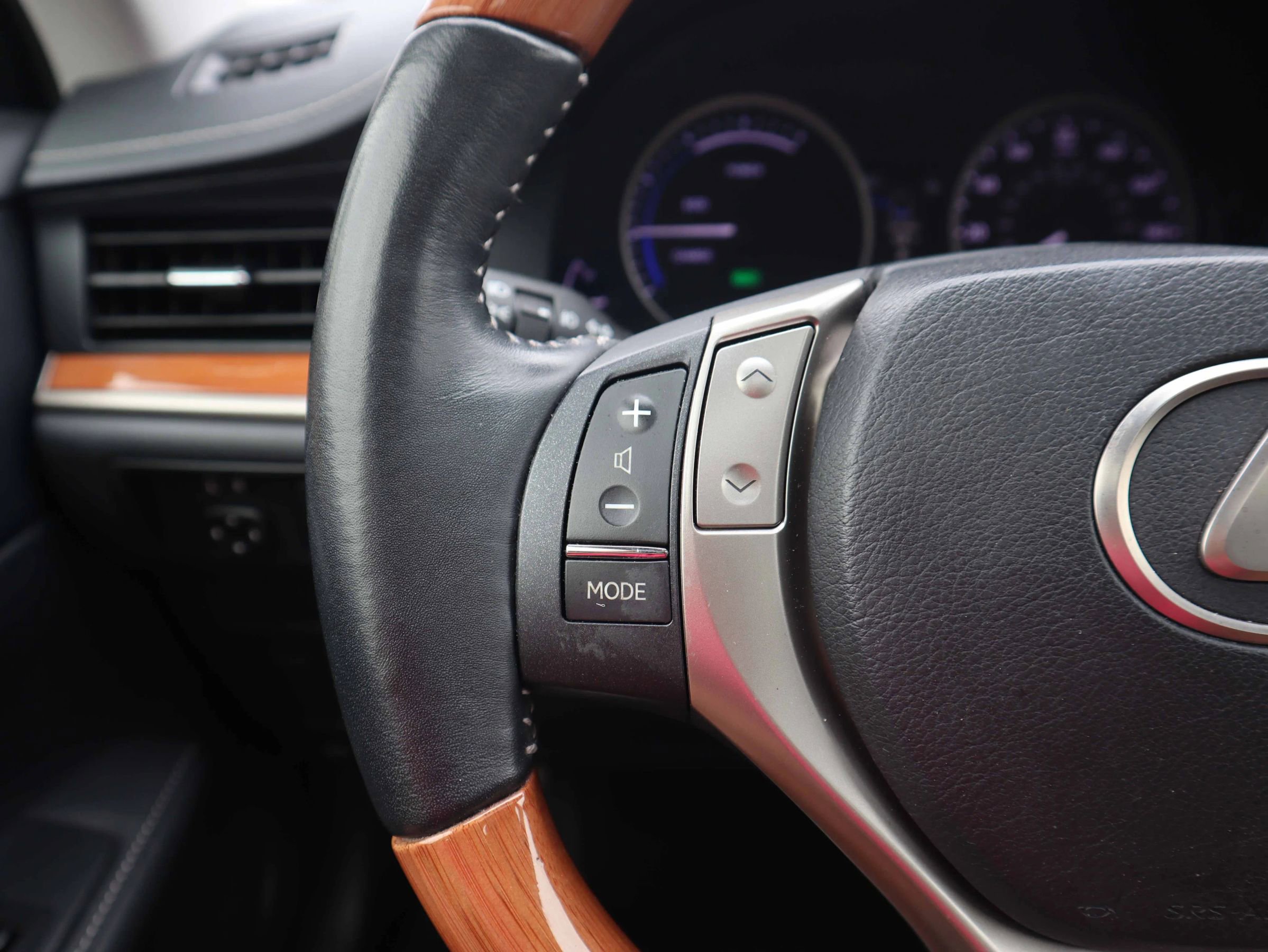 Used 2013 Lexus ES 300h w/ Luxury Pkg FWD image 15