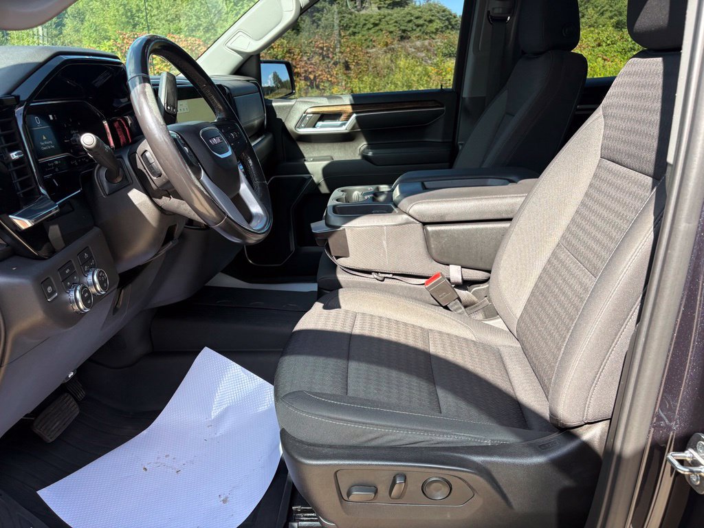 Used 2022 GMC Sierra 1500 Elevation w/ LPO, Elevation Black Package AWD/4WD image 15