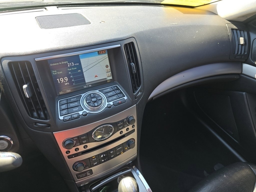 Used 2011 INFINITI G37 Journey w/ Premium Pkg image 26