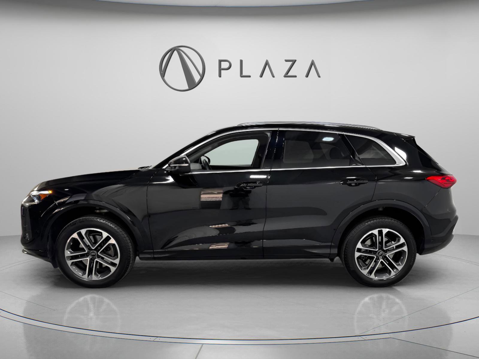 Used 2025 Audi Q5 Premium Plus w/ Premium Plus image 2