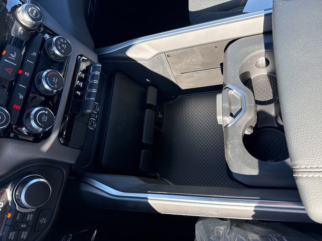 New 2026 RAM 1500 4x4 Crew Cab image 19