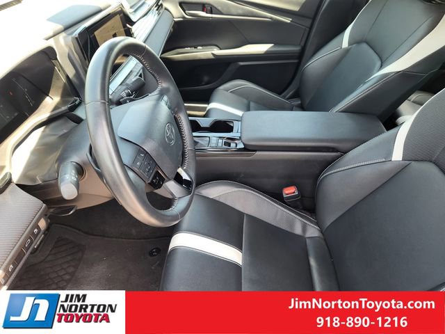 Used 2025 Toyota Camry SE FWD image 13