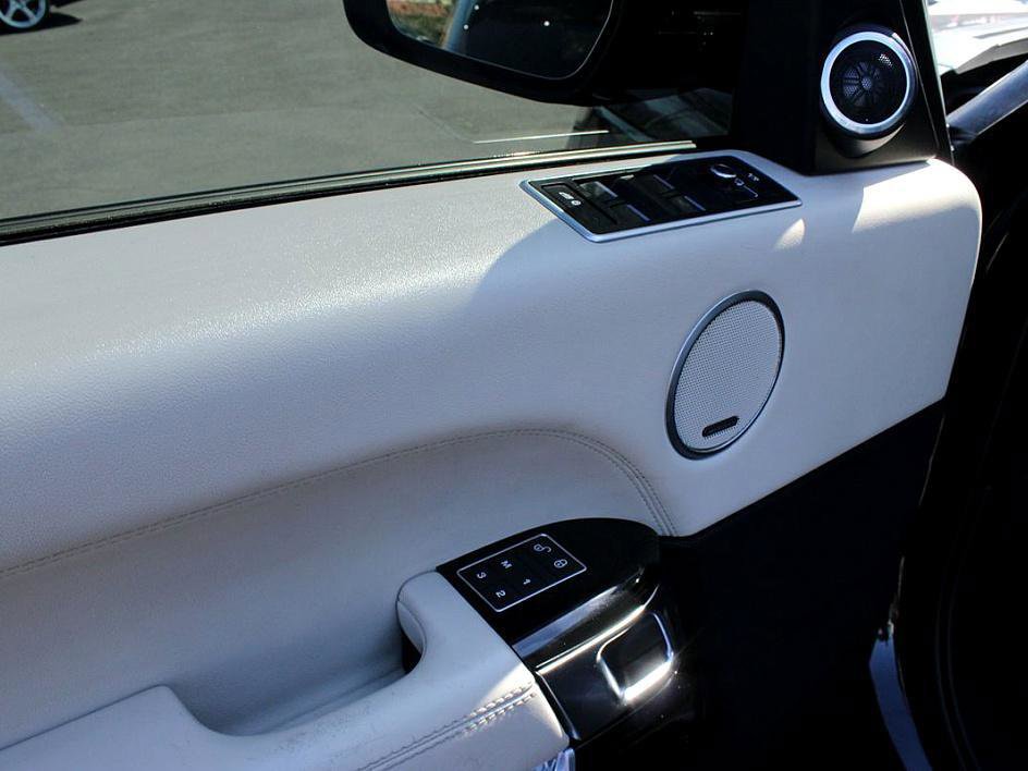 Used 2017 Land Rover Range Rover HSE image 8