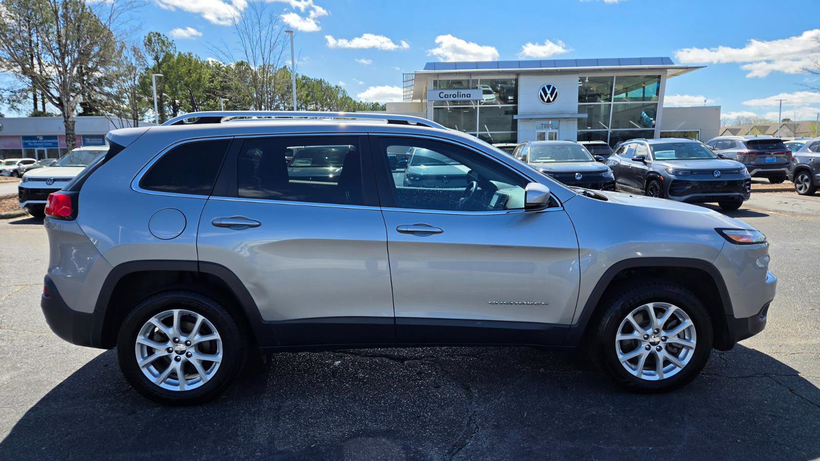 Used 2017 Jeep Cherokee Latitude w/ Safety/Convenience Group image 6
