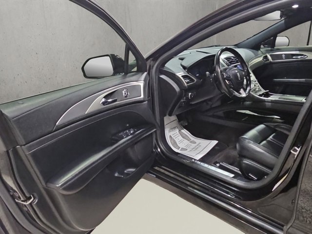 Used 2020 Lincoln MKZ w/ Convenience Package image 9