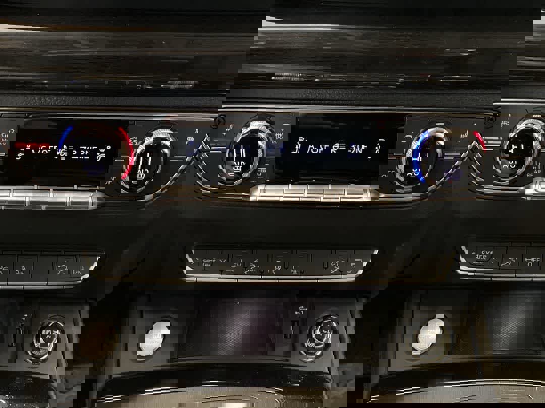 Used 2020 Audi Q5 e Prestige w/ Prestige Package image 21