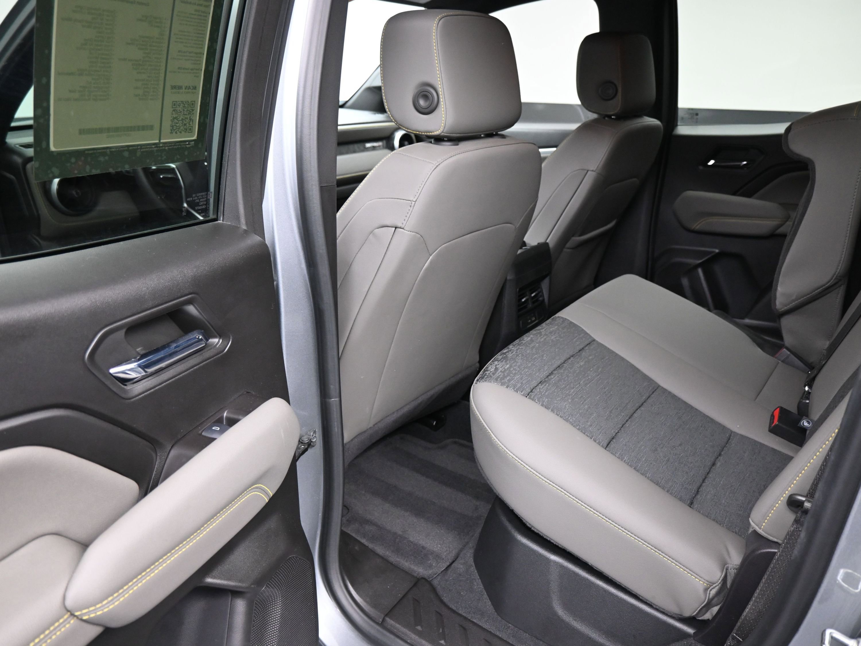 Used 2024 Chevrolet Colorado ZR2 w/ Technology Package image 17