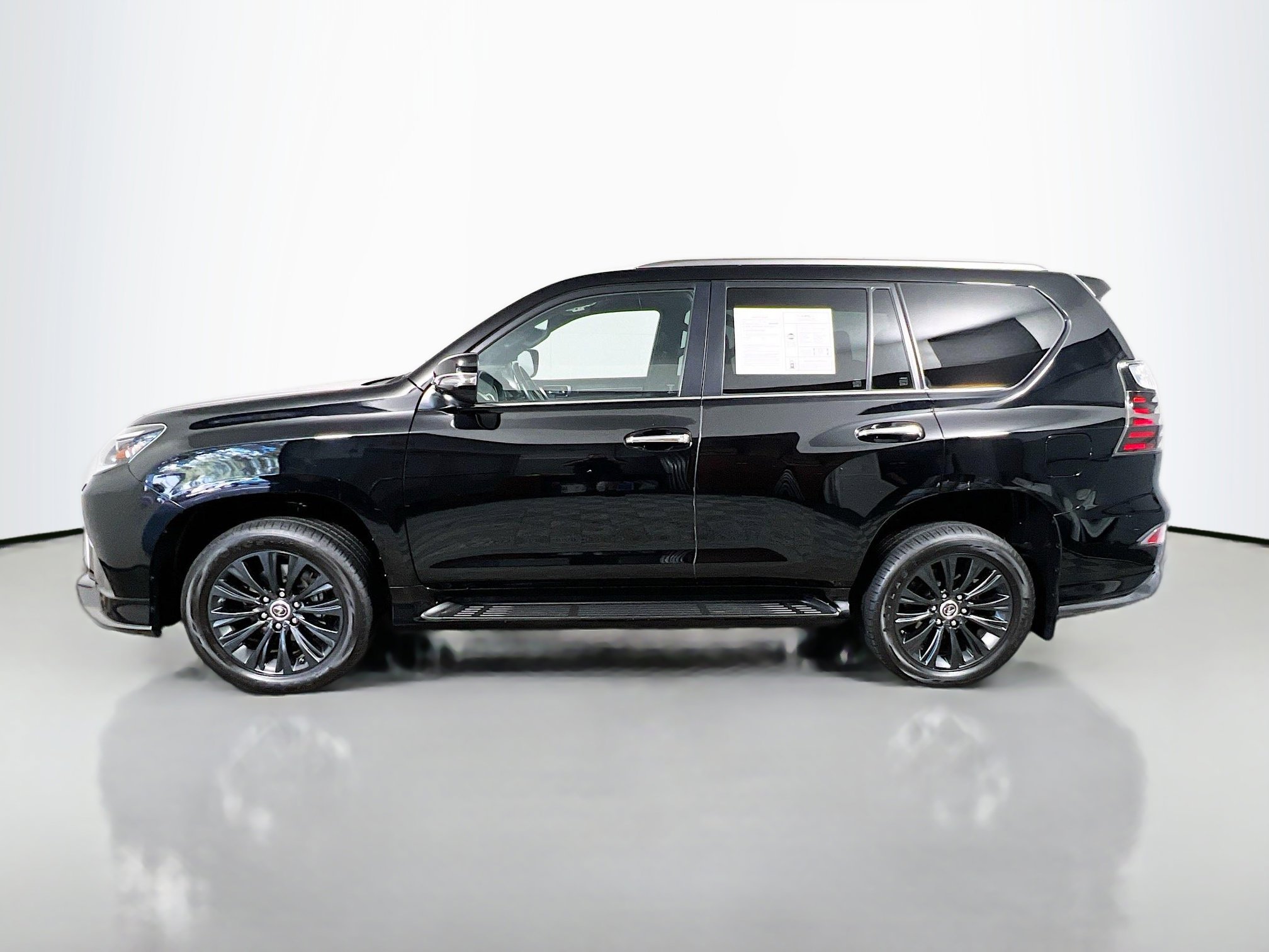 Used 2023 Lexus GX 460 Premium w/ Accessory Package image 9