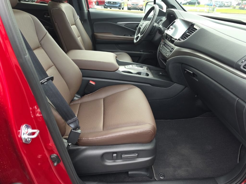 Certified 2025 Honda Ridgeline RTL image 30