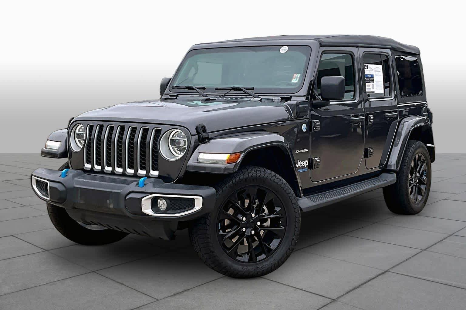 Used 2022 Jeep Wrangler Unlimited Sahara w/ Cold Weather Group AWD/4WD image 3
