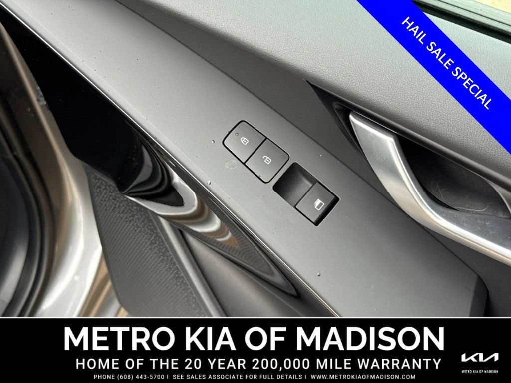 Used 2025 Kia Niro EX Touring FWD image 38