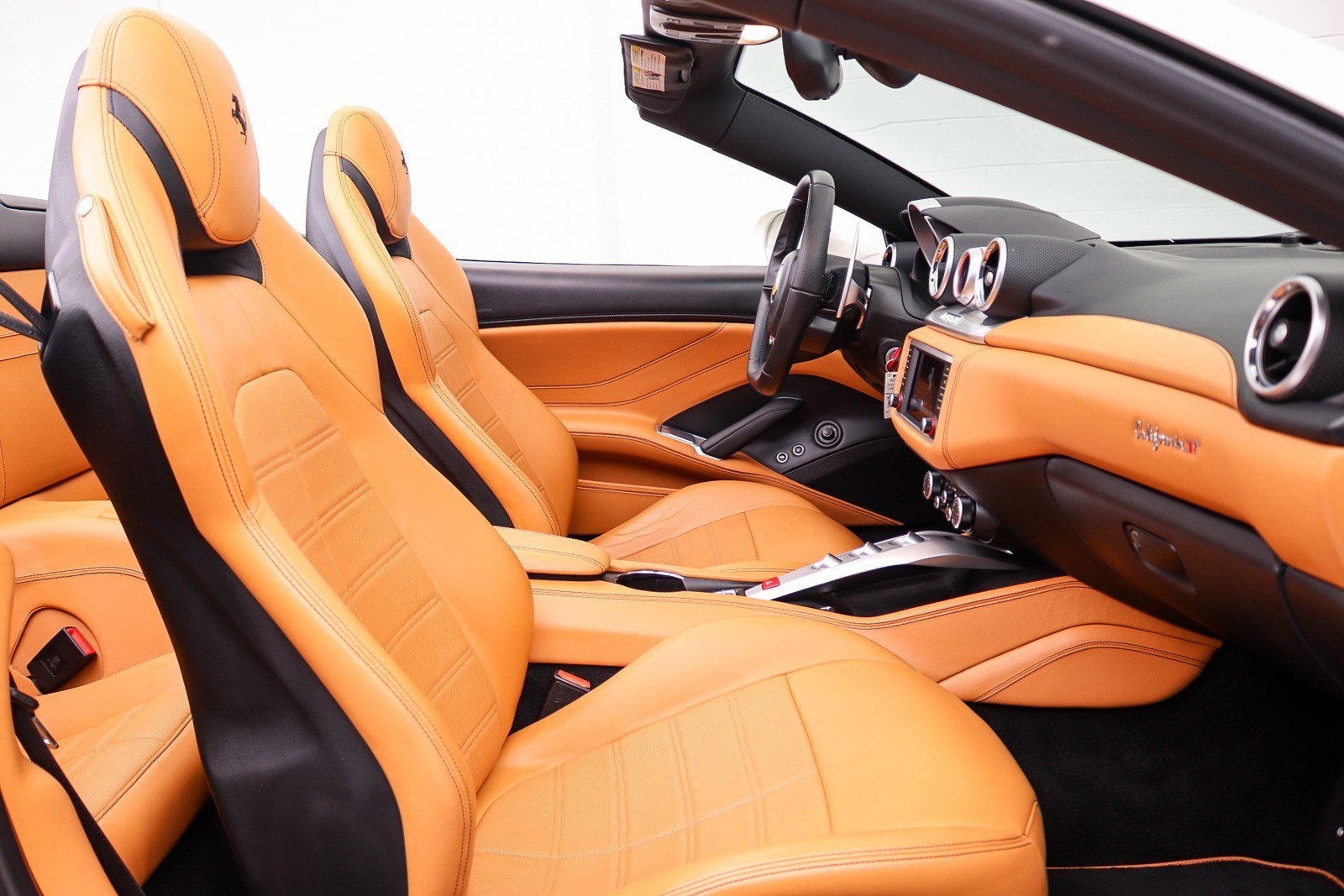 Used 2017 Ferrari California T RWD image 34