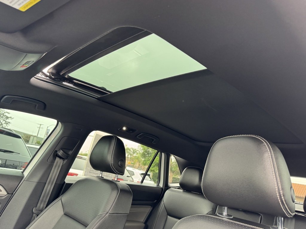 Used 2021 Volkswagen Atlas Cross Sport SE w/ Panoramic Sunroof Package image 16