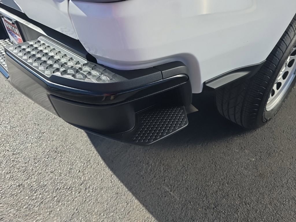 Used 2023 Chevrolet Colorado W/T image 8