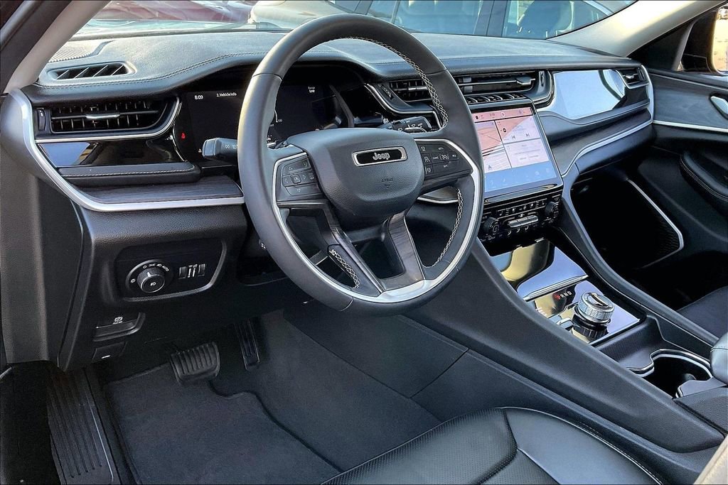 Used 2024 Jeep Grand Cherokee Limited w/ Luxury Tech Group II image 14