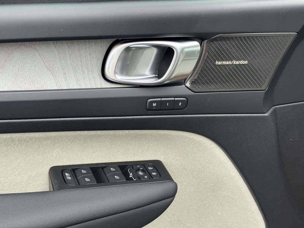 New 2026 Volvo XC40 B5 Ultra w/ Protection Package Premier image 17