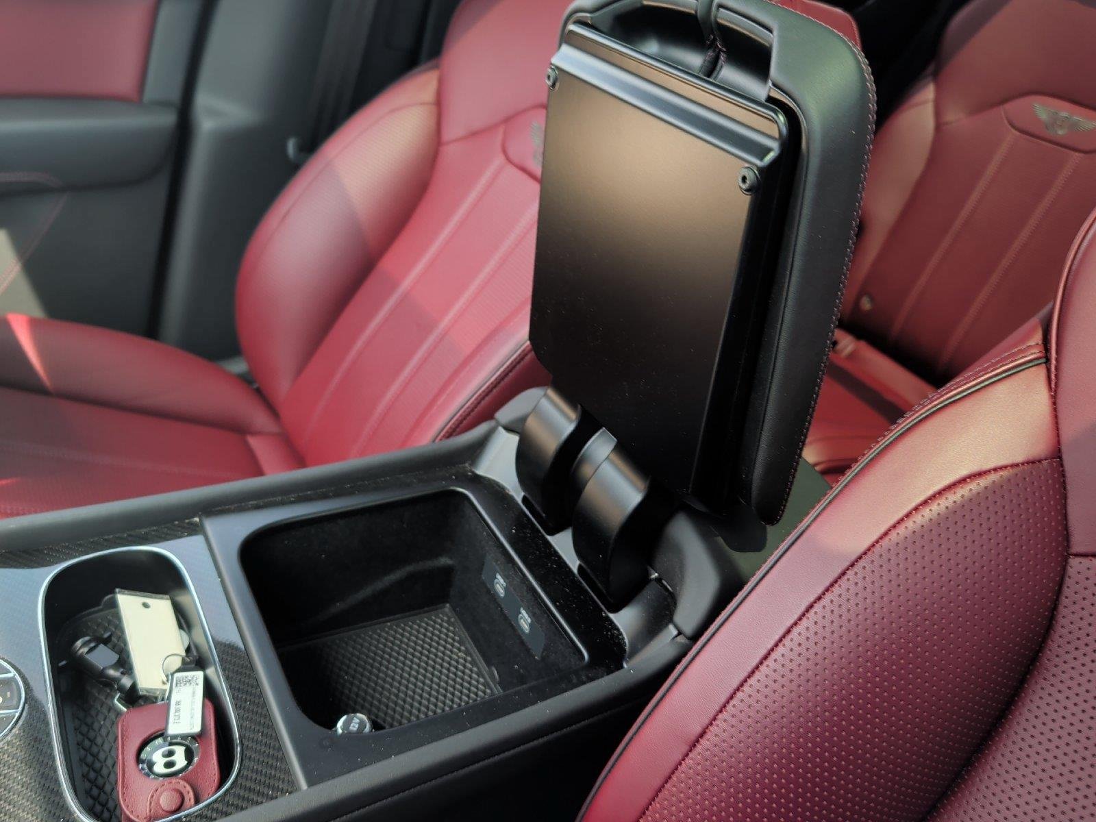 Used 2022 Bentley Bentayga AWD/4WD image 35