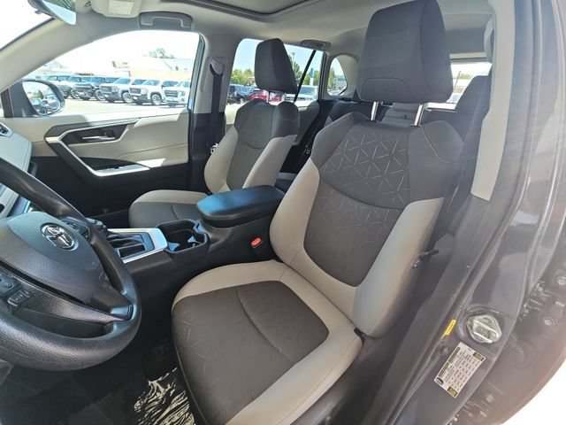 Used 2021 Toyota RAV4 XLE w/ Convenience Package FWD image 15