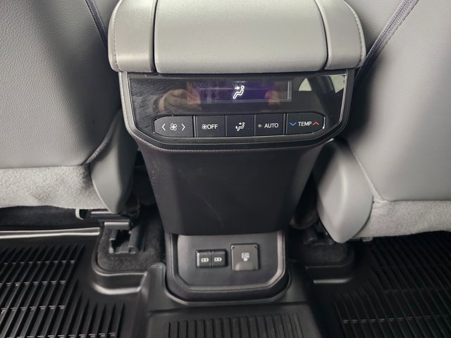Used 2024 Toyota Highlander Limited image 30