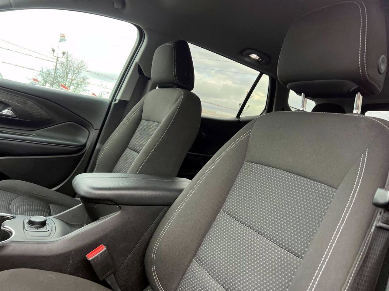 Used 2024 GMC Terrain SLE FWD image 9