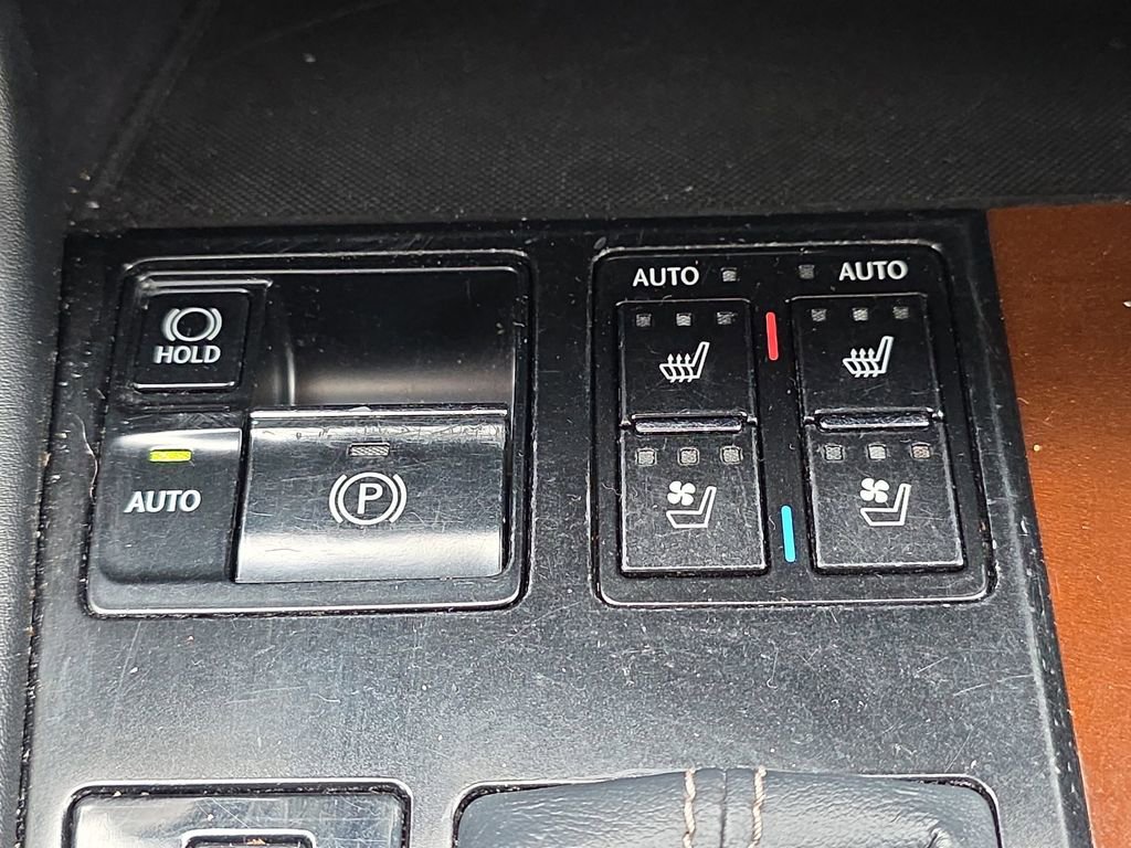 Used 2017 Lexus RX 450h AWD w/ Cold Weather Package image 29