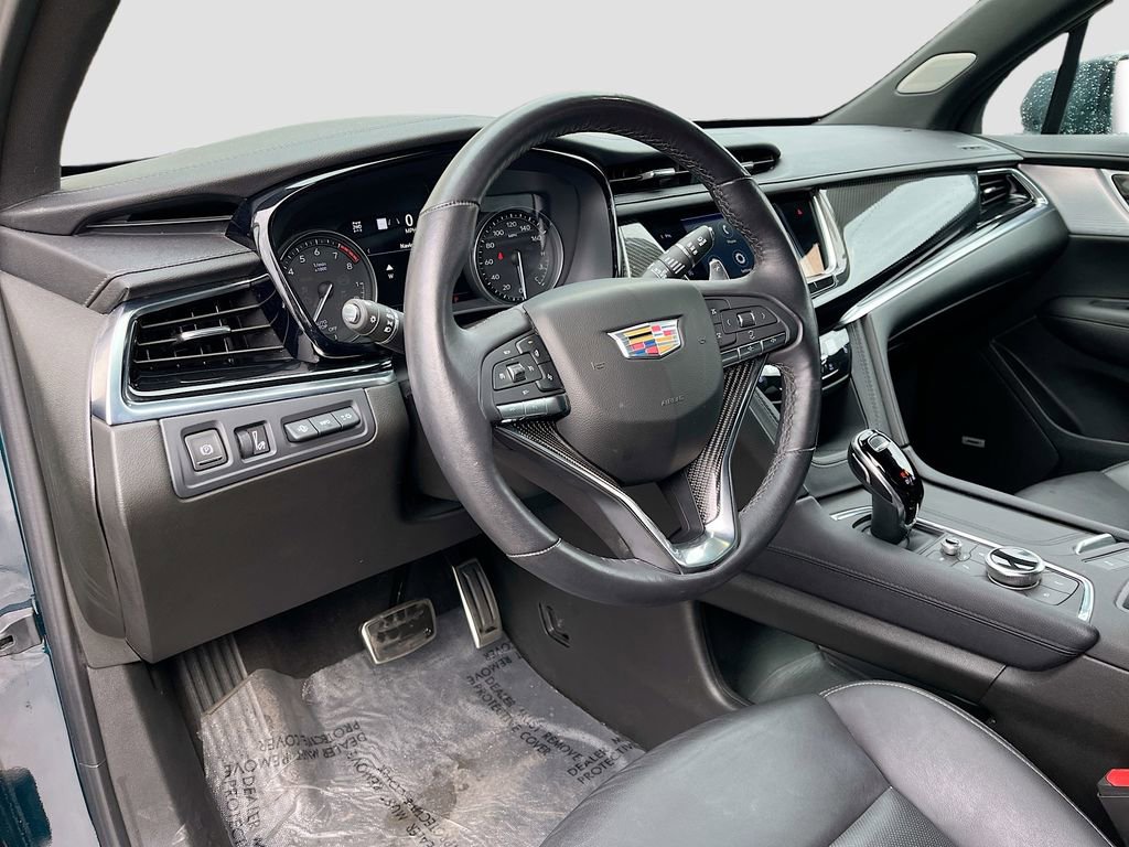 Used 2024 Cadillac XT6 Sport w/ LPO, ONYX Package image 9