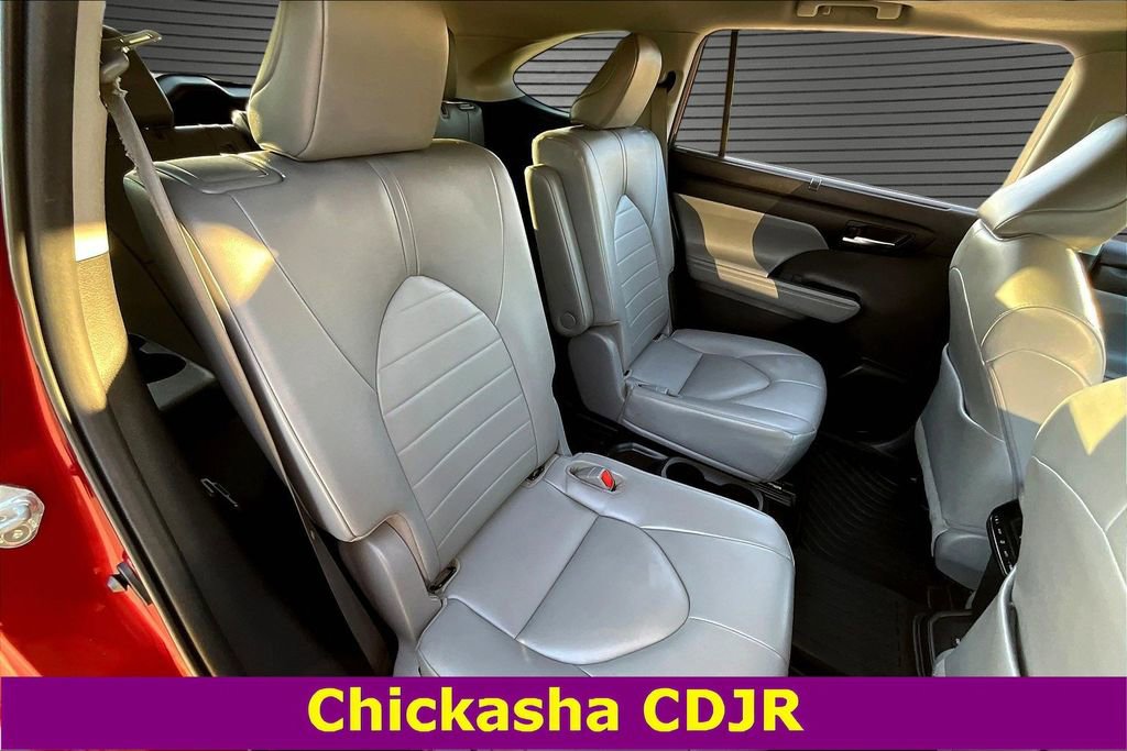 Used 2022 Toyota Highlander XLE image 23