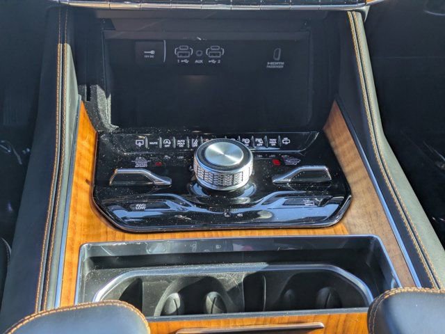 Used 2023 Jeep Grand Wagoneer Series III image 16